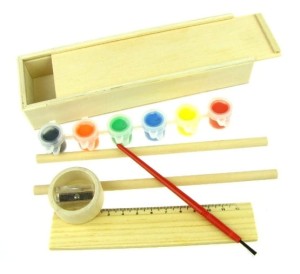 Piórnik drewniany z wyposażeniem + farbki